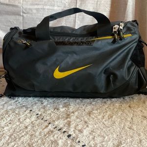 Nike duffle sport bag